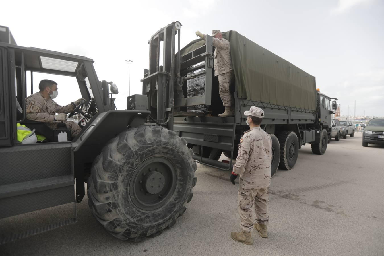 FOTOS: El Ejército monta un albergue para alojar a los &#039;sin techo&#039; de Cádiz en menos de 24 horas