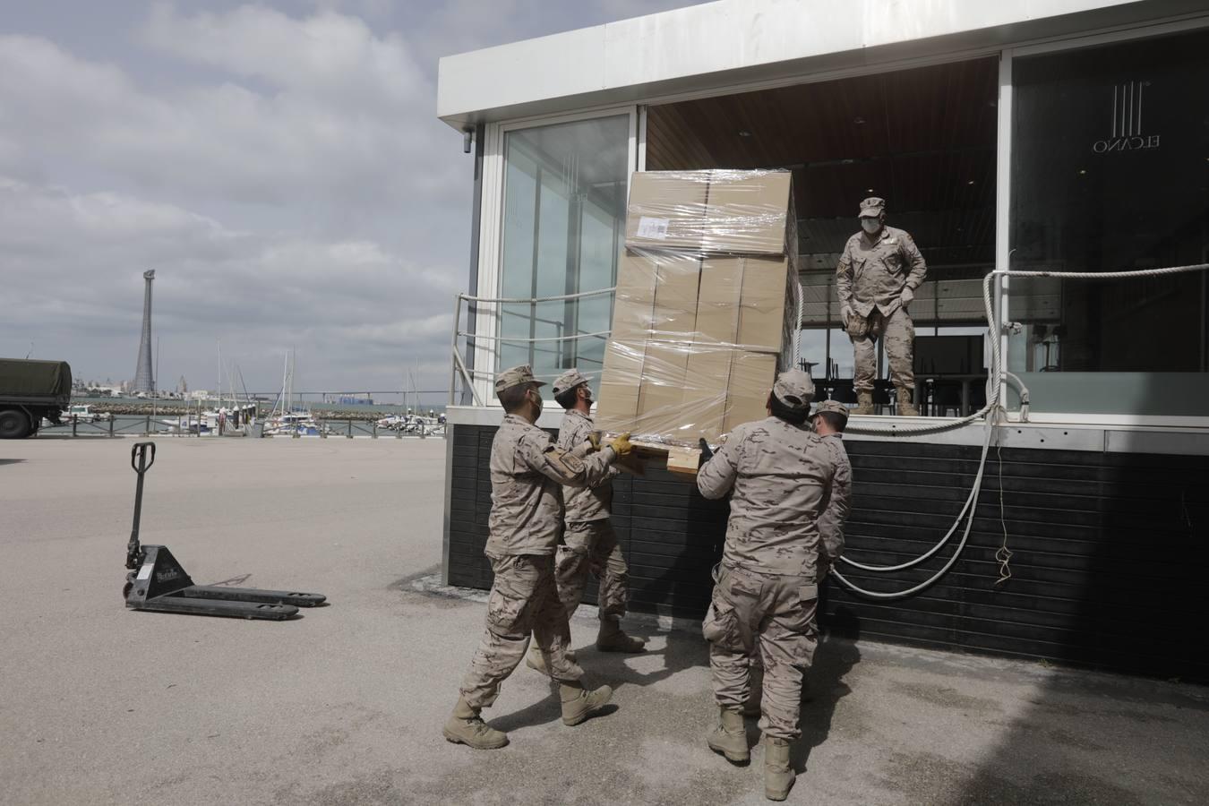 FOTOS: El Ejército monta un albergue para alojar a los &#039;sin techo&#039; de Cádiz en menos de 24 horas