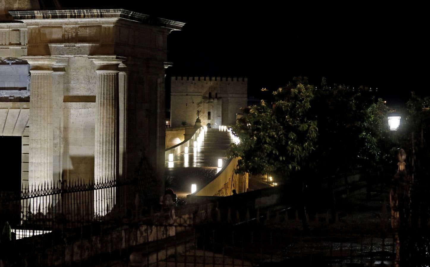 La Córdoba nocturna del coronavirus, en imágenes