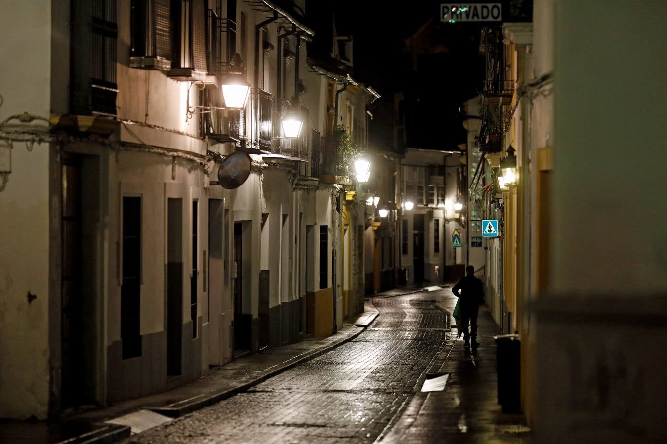 La Córdoba nocturna del coronavirus, en imágenes