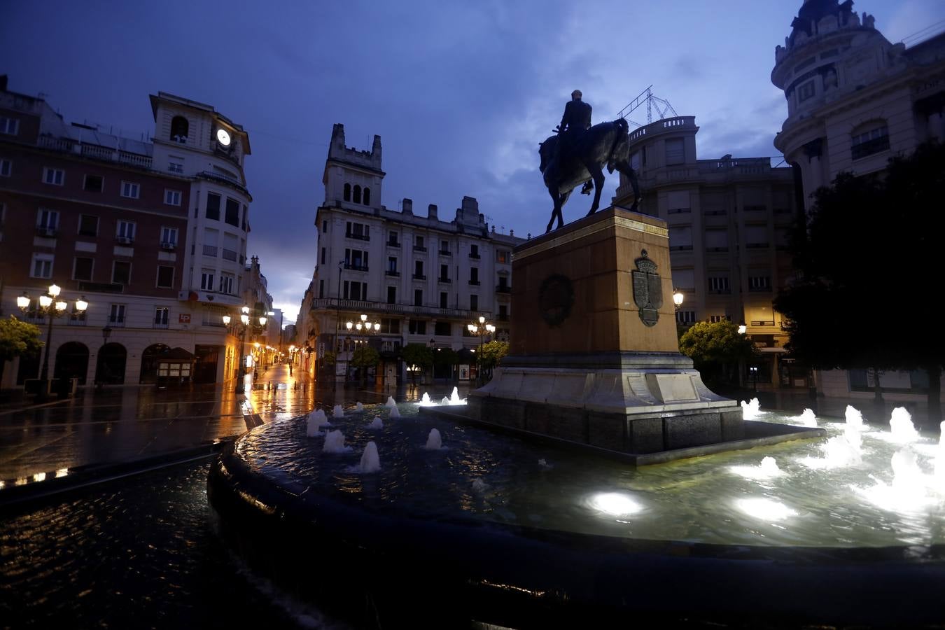 La Córdoba nocturna del coronavirus, en imágenes