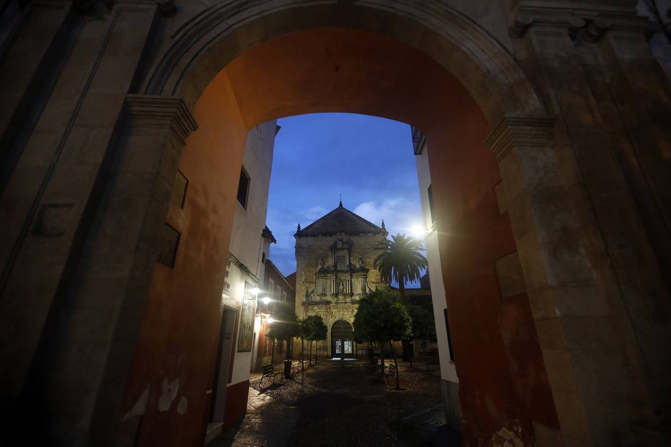 La Córdoba nocturna del coronavirus, en imágenes