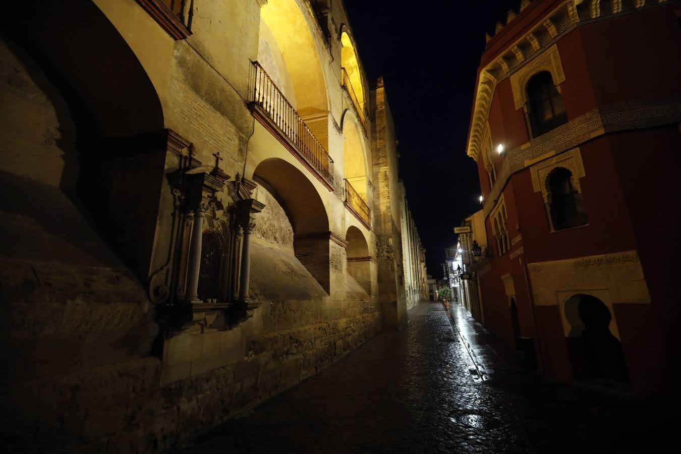 La Córdoba nocturna del coronavirus, en imágenes