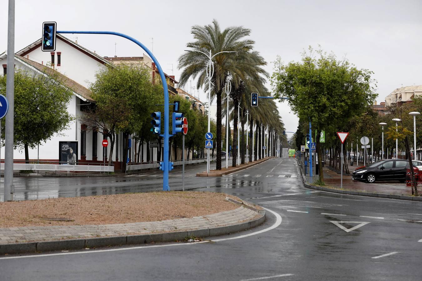 Las calles desiertas de un domingo de coronavirus en Córdoba, en imágenes