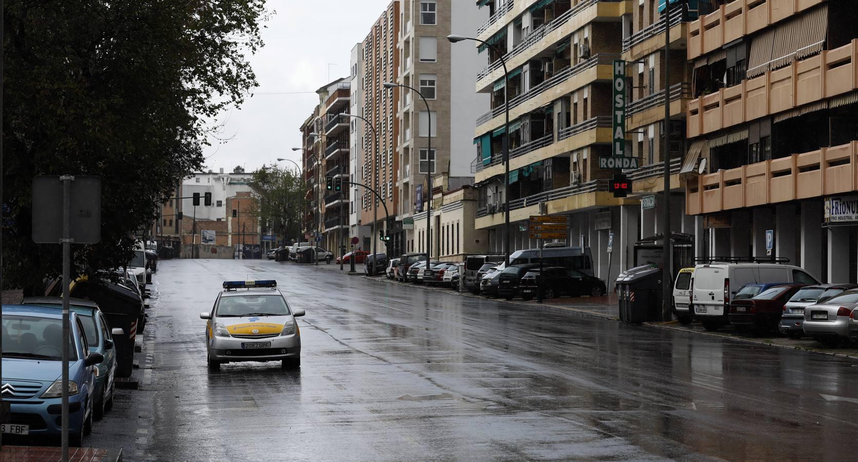 Las calles desiertas de un domingo de coronavirus en Córdoba, en imágenes