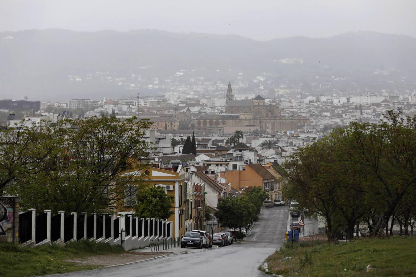 Las calles desiertas de un domingo de coronavirus en Córdoba, en imágenes