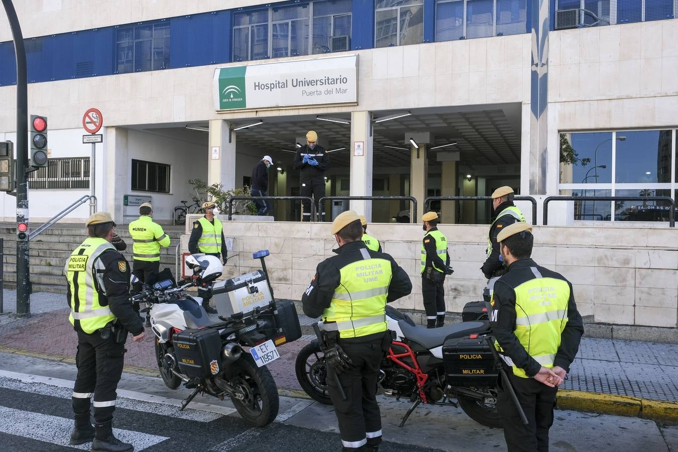 FOTOS: La UME desinfecta varias zonas de Cádiz