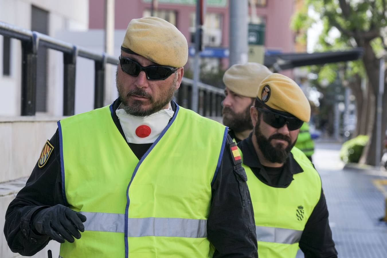 FOTOS: La UME desinfecta varias zonas de Cádiz