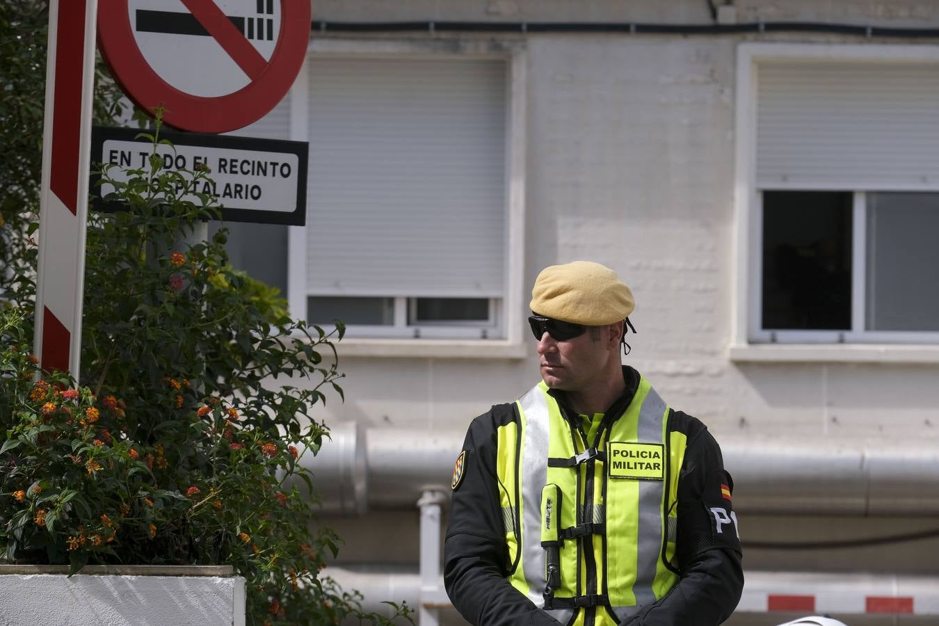 FOTOS: La UME desinfecta varias zonas de Cádiz