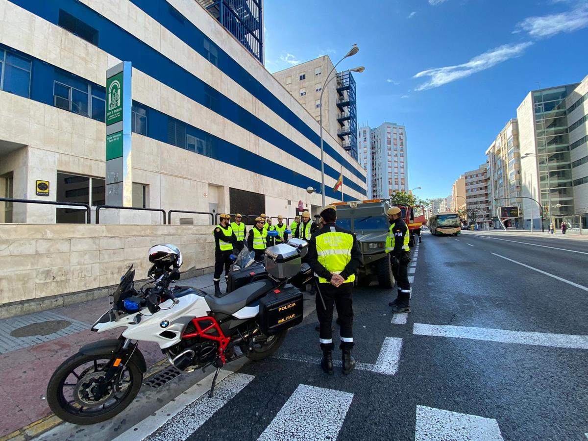 Vídeo: La UME se despliega en el hospital Puerta del Mar de Cádiz