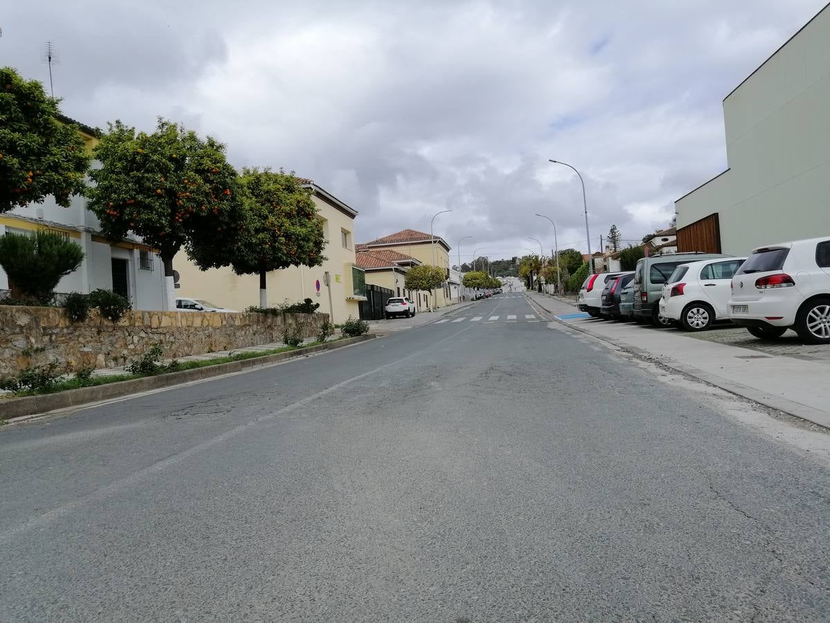 Coronavirus en Sevilla: Calles desiertas en Constantina, cumpliendo con el estado de alarma