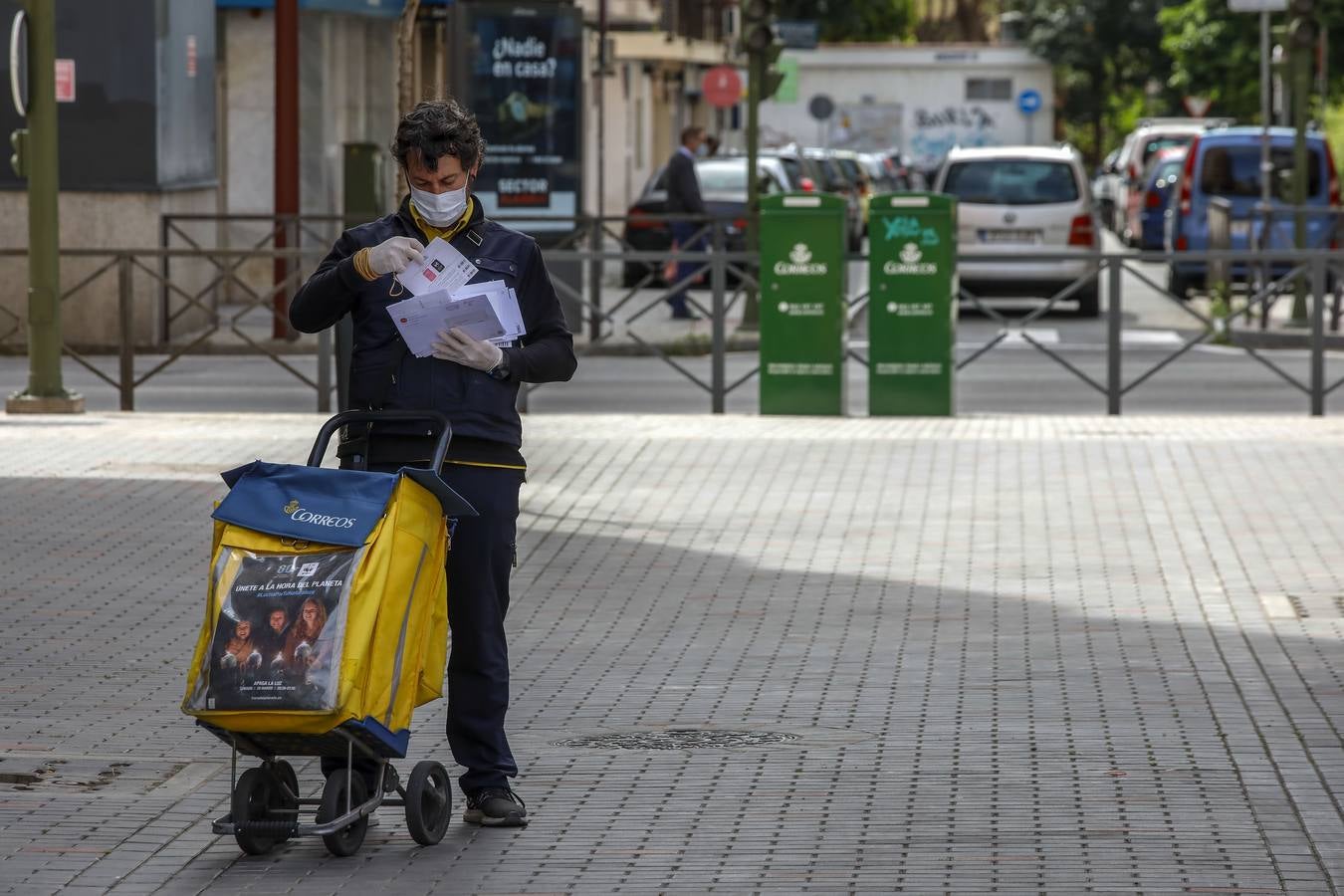 Coronavirus en Sevilla: en imágenes, el día a día en Los Remedios durante el estado de alarma