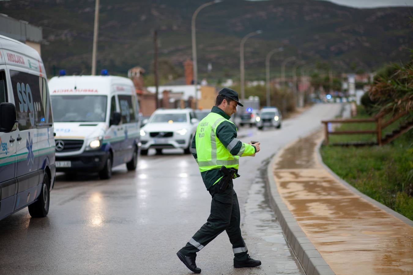 Coronavirus en Andalucía: en imágenes, el traslado de los ancianos de la residencia de Alcalá del Valle