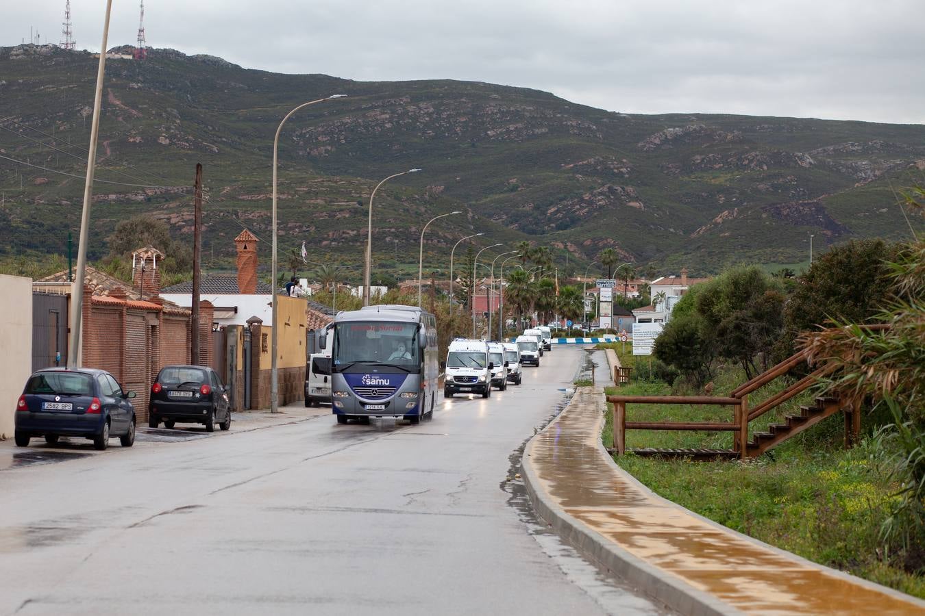 Coronavirus en Andalucía: en imágenes, el traslado de los ancianos de la residencia de Alcalá del Valle