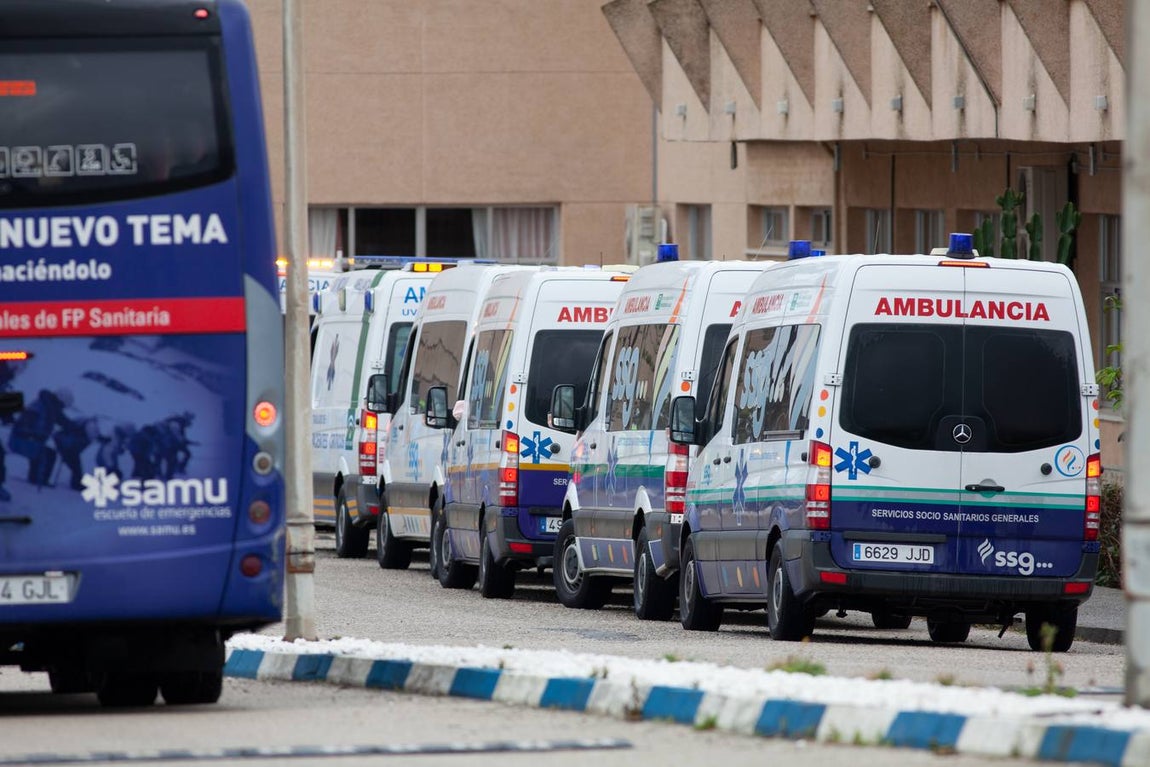 FOTOS: Así ha sido el traslado de los ancianos de Alcalá del Valle a La Línea