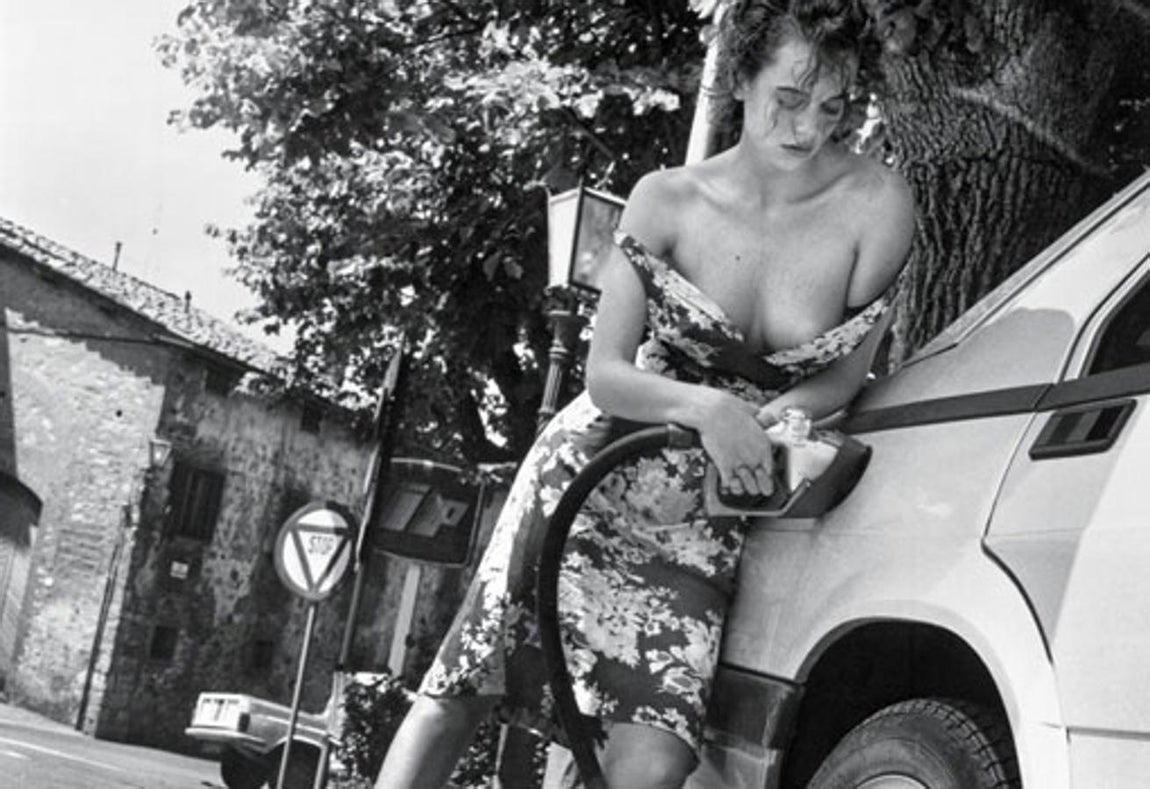 2014 – Las imágenes más icónicas del Calendario Pirelli. En esa edición decidió utilizar unas fotografías que realizaron con Helmut Newton en 1986 que nunca llegaron a publicar y que, nueve años después de la muerte del fotógrafo, cobraron más sentido que nunca, a la imagen nos remitimos.