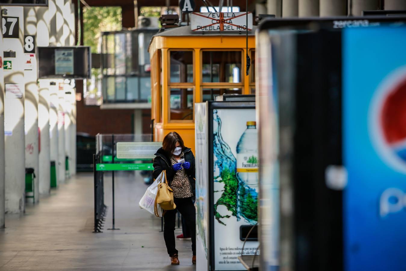 Coronavirus en Sevilla: en imágenes, las estaciones de autobuses durante el estado de alarma