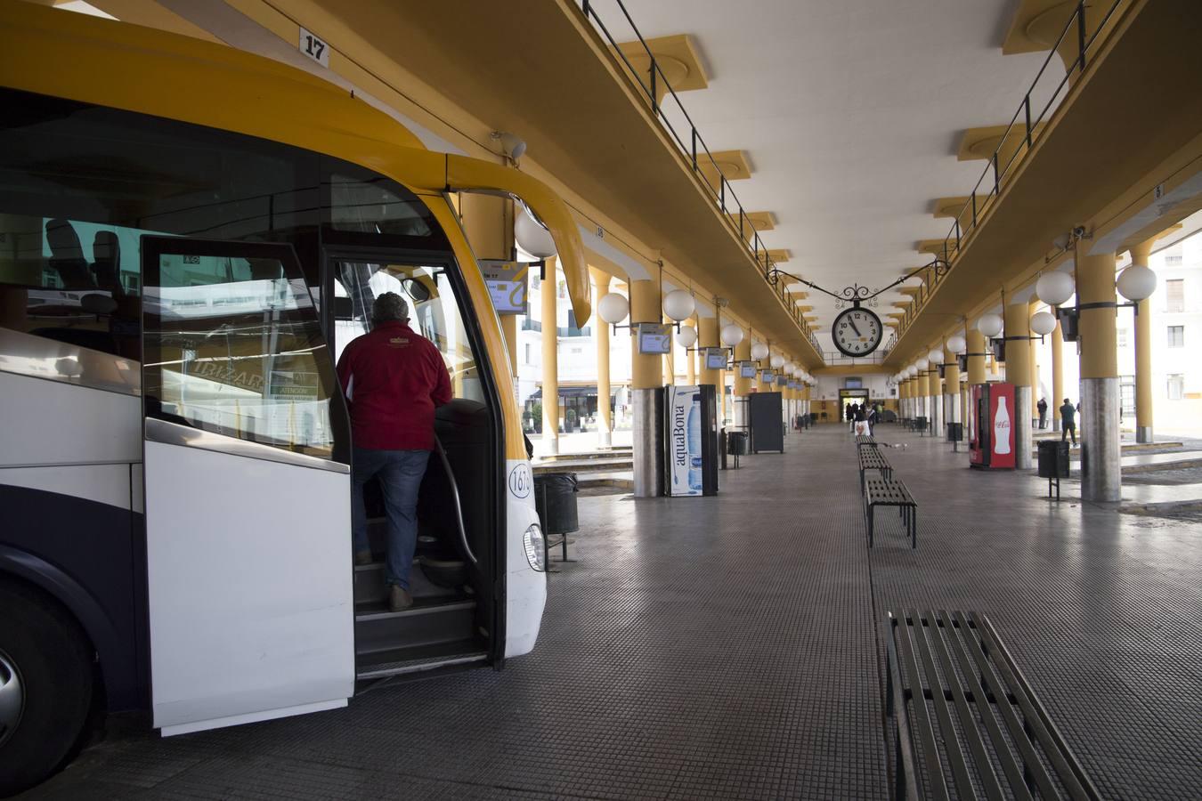 Coronavirus en Sevilla: en imágenes, las estaciones de autobuses durante el estado de alarma