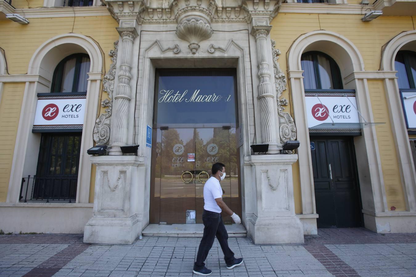 En imágenes, hoteles de Sevilla cerrados a cal y canto por la crisis del coronavirus