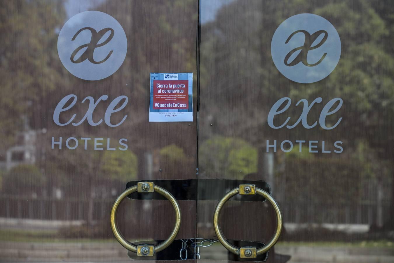 En imágenes, hoteles de Sevilla cerrados a cal y canto por la crisis del coronavirus