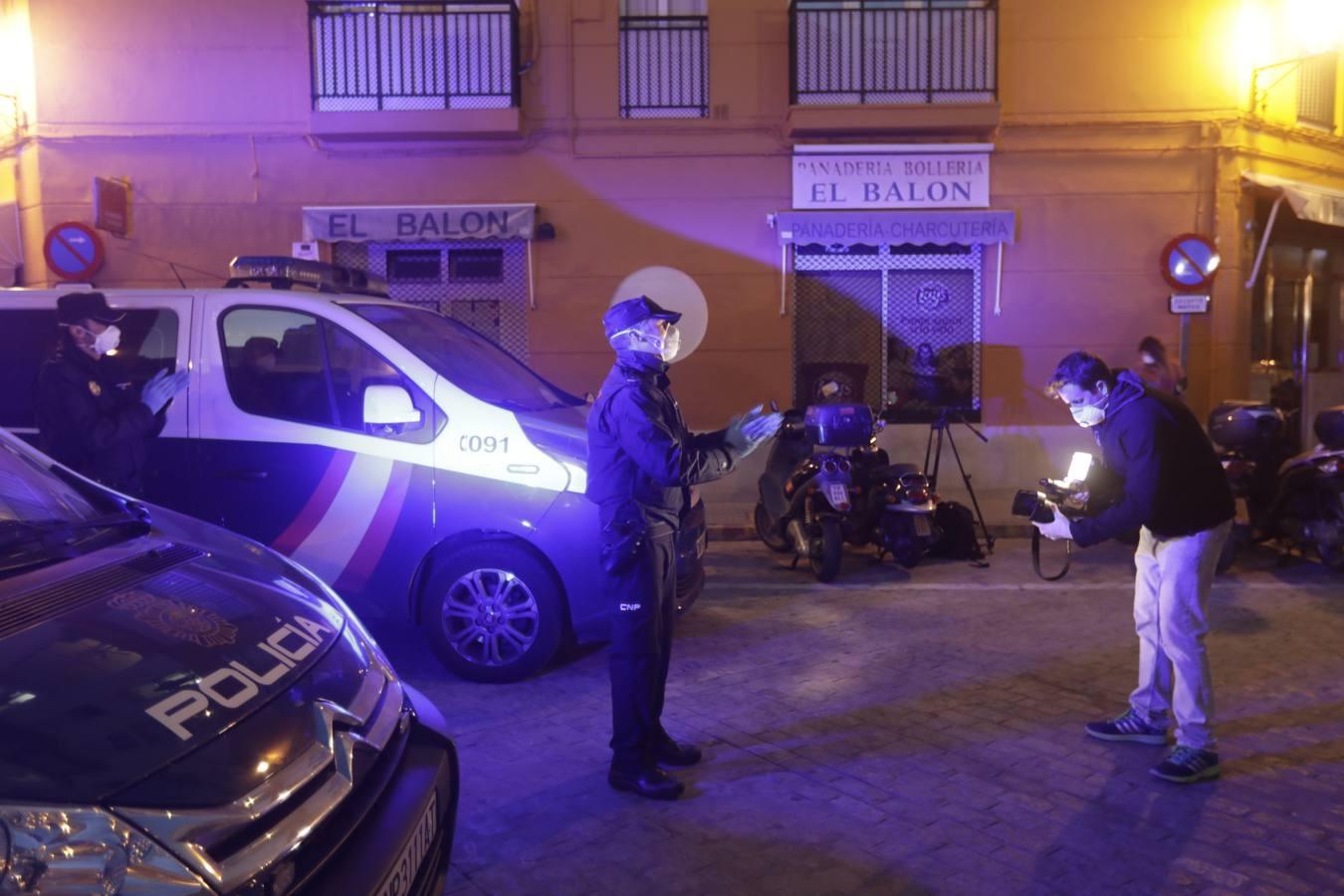 FOTOS: La Policía Nacional recibe el cariño de la residencia de mayores Matía Calvo