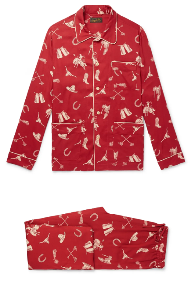 Pijama estampado de RRL. Pijama con dibujos inspirados en el mundo del western estampados en rojo y beige. Precio: 650 euros.