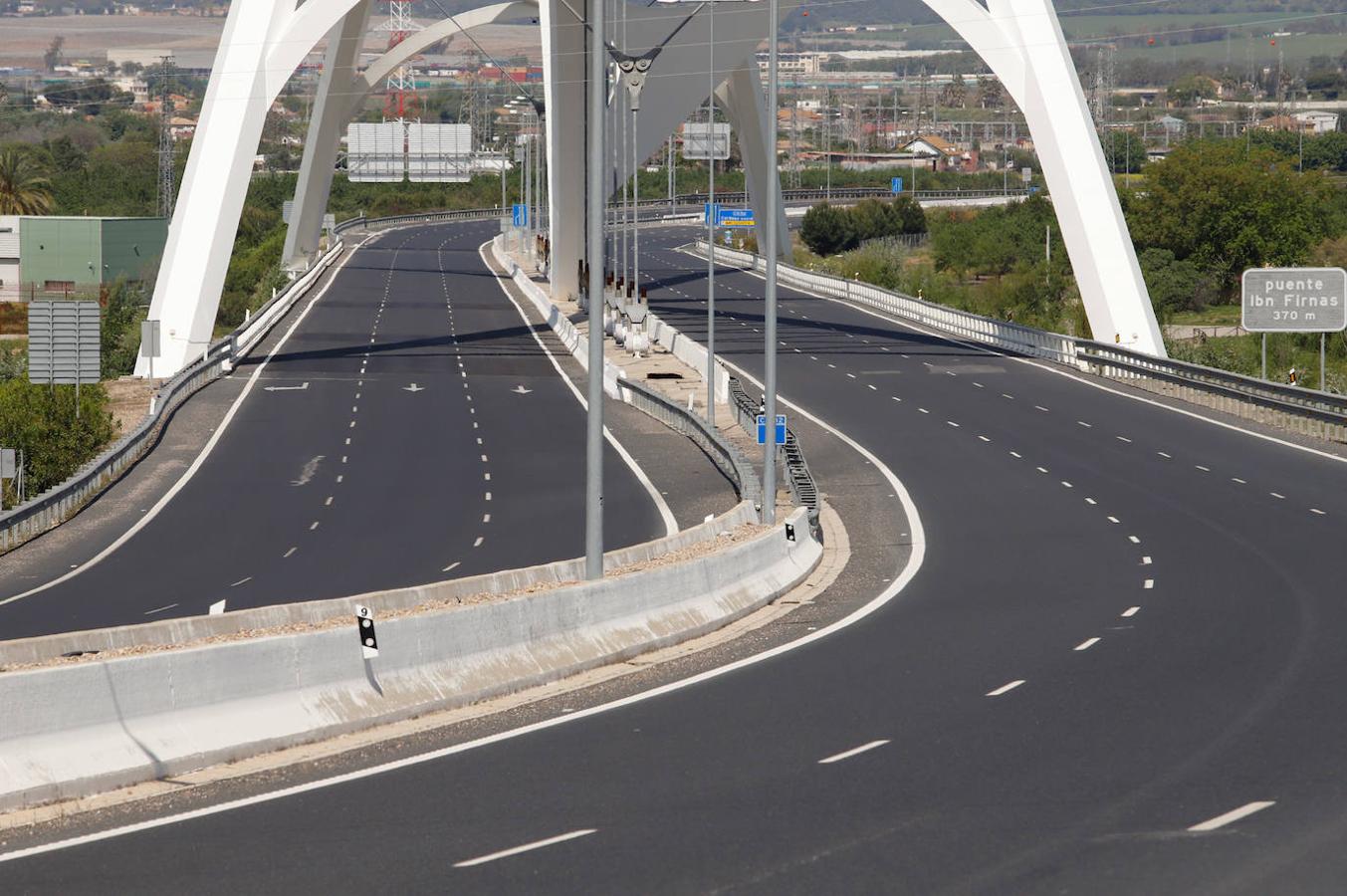 Las carreteras vacías de Córdoba por el coronavirus, en imágenes