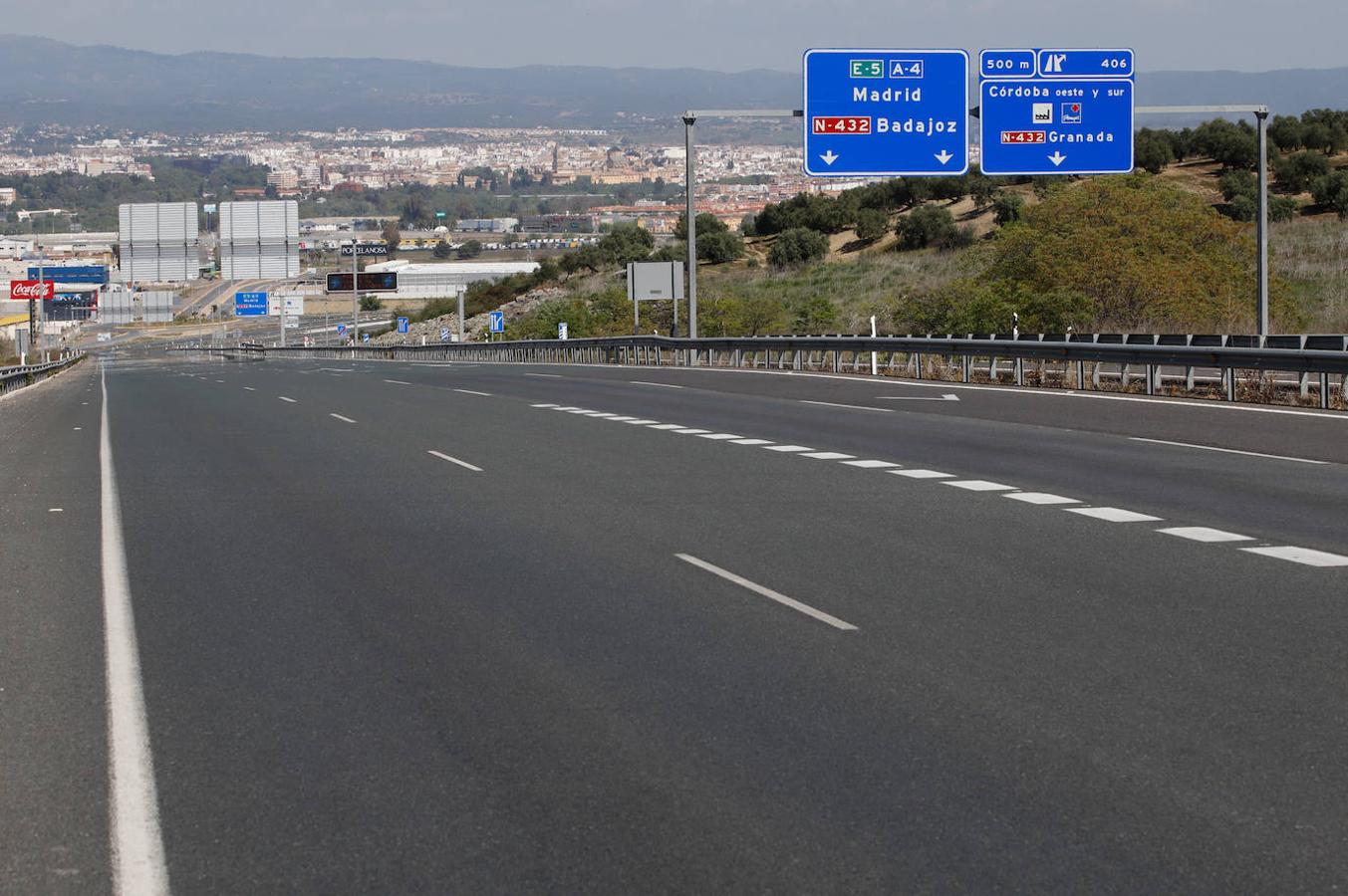 Las carreteras vacías de Córdoba por el coronavirus, en imágenes