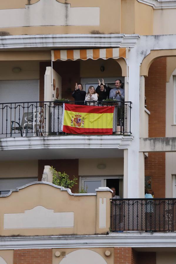 El aplauso de los balcones de Córdoba a los sanitarios, en imágenes (I)