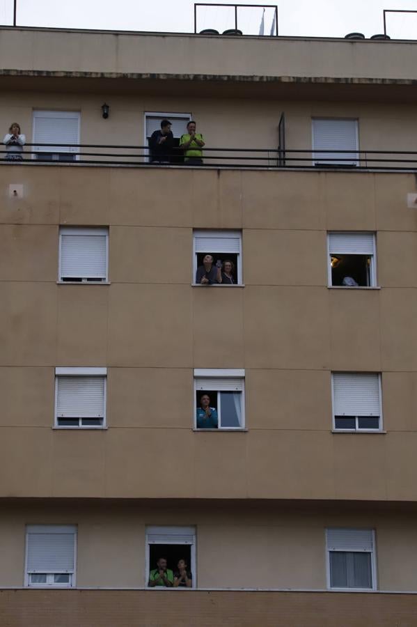 El aplauso de los balcones de Córdoba a los sanitarios, en imágenes (I)