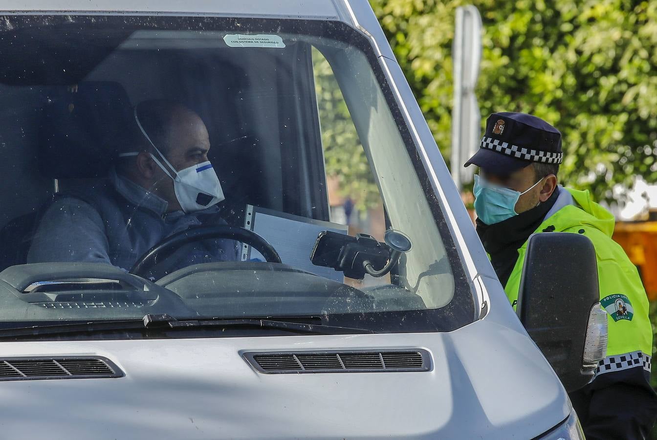 Coronavirus en Sevilla: la Policía controla también a las personas que se desplazan en transporte público