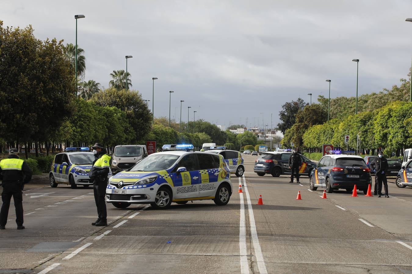 Coronavirus en Sevilla: la Policía controla también a las personas que se desplazan en transporte público