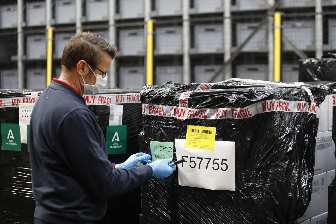 El material sanitario para hacer frente al coronavirus sigue llegando a Andalucía