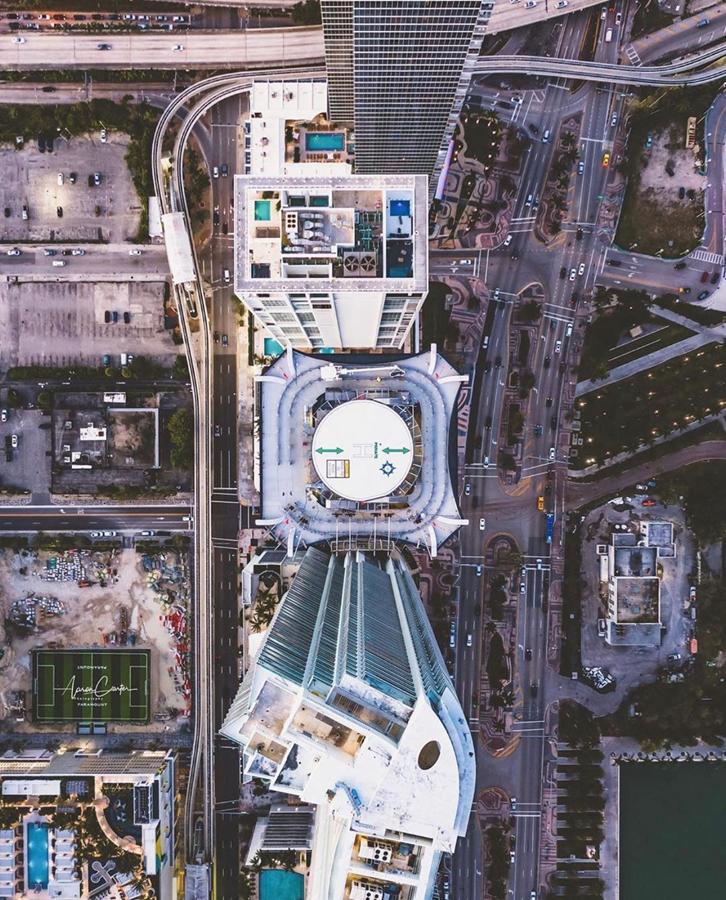 Helipuerto propio - La mansión de los Beckham en Miami. Además incluye un helipuerto que le confiere todavía más independencia a la pareja a la hora de organizar sus viajes