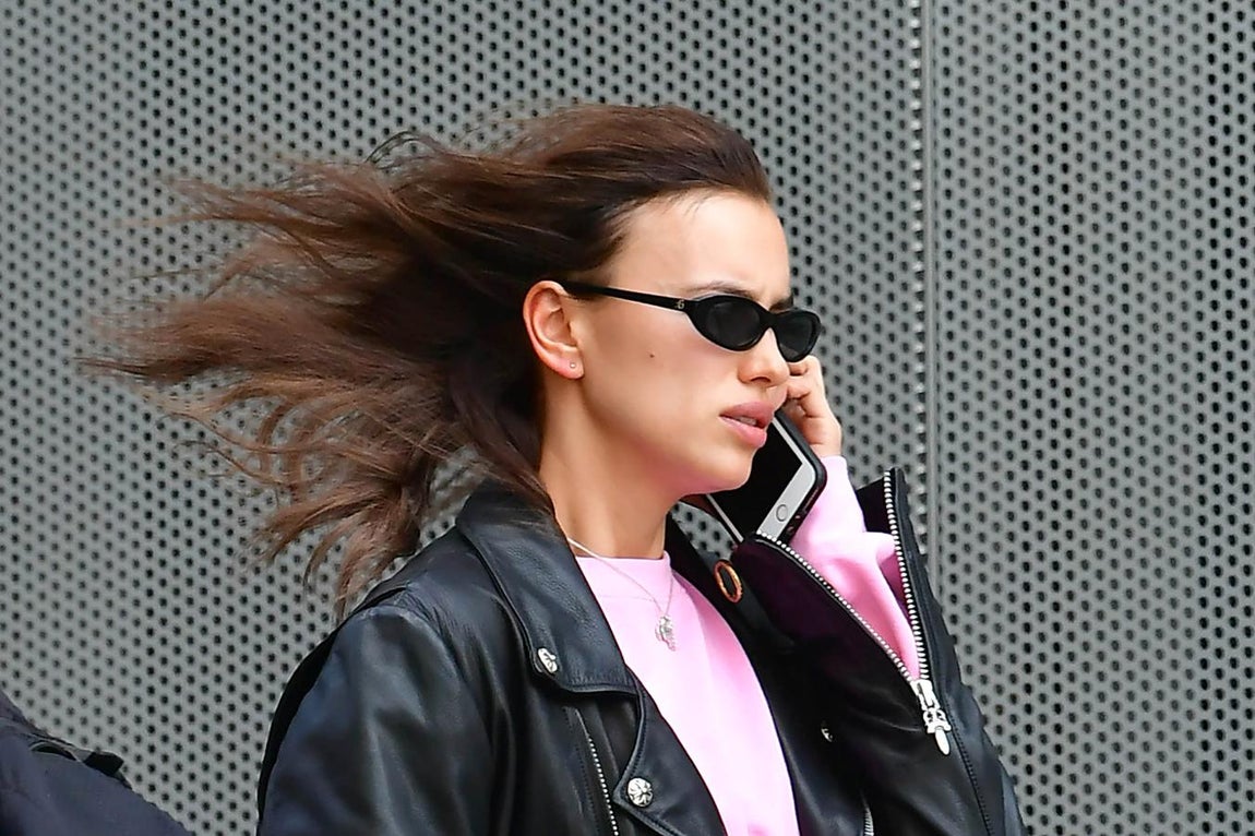 Irina Shayk y Vito Schnabel. La modelo, ex de Baradley Cooper, se ha dejado ver paseando de lo más tranquila y relajada por la ciudad junto a un nuevo acompañante, Vito Schnabel, conocido por su relación con la modelo Heidi Klum