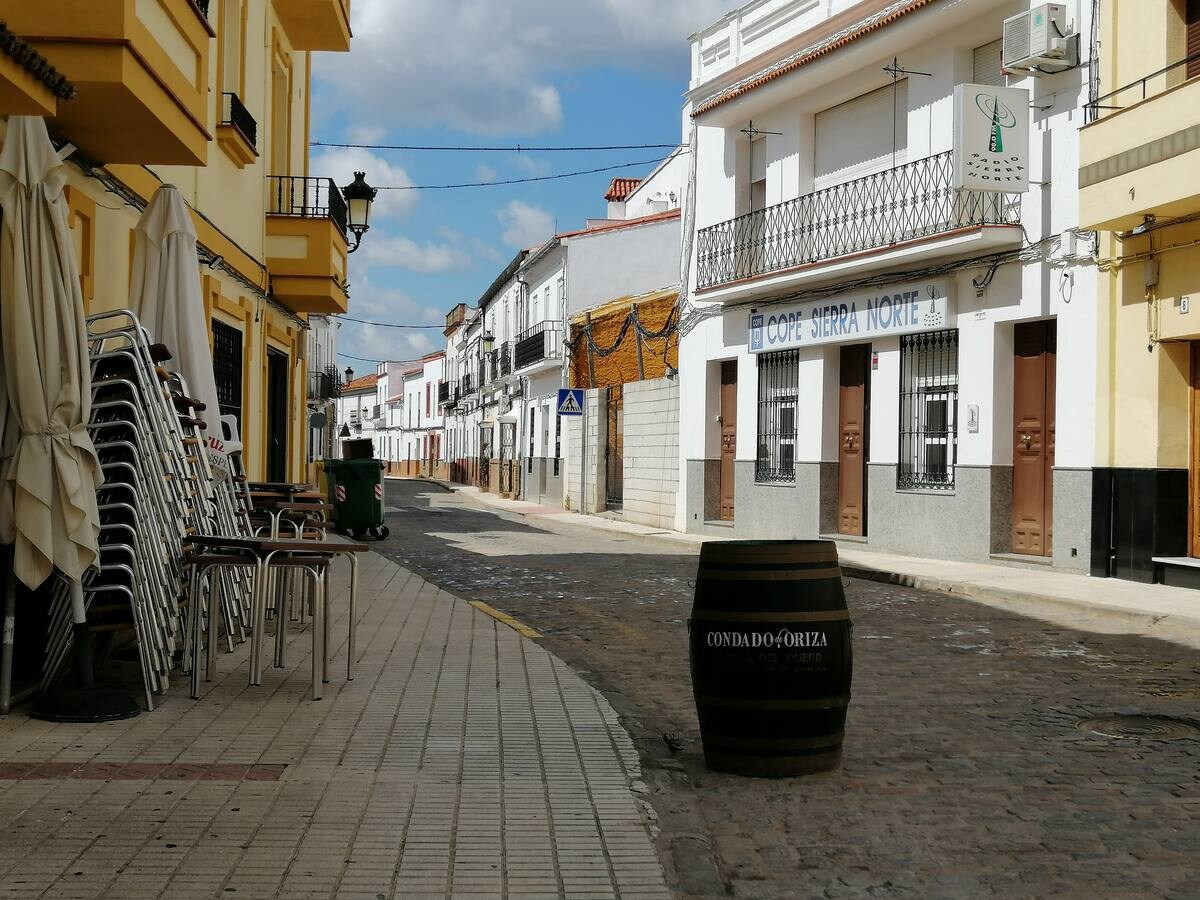 Coronavirus en Sevilla: Alanís, ofrece servicio de compras a domicilio a sus mayores