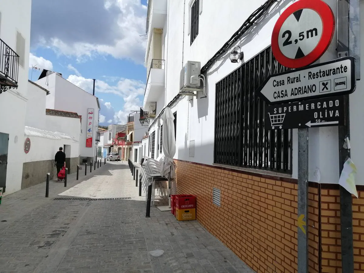 Coronavirus en Sevilla: Alanís, ofrece servicio de compras a domicilio a sus mayores