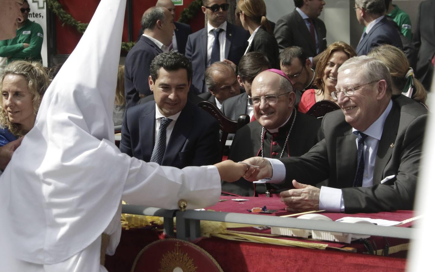 La primera venia de la Semana Santa de Sevilla. 