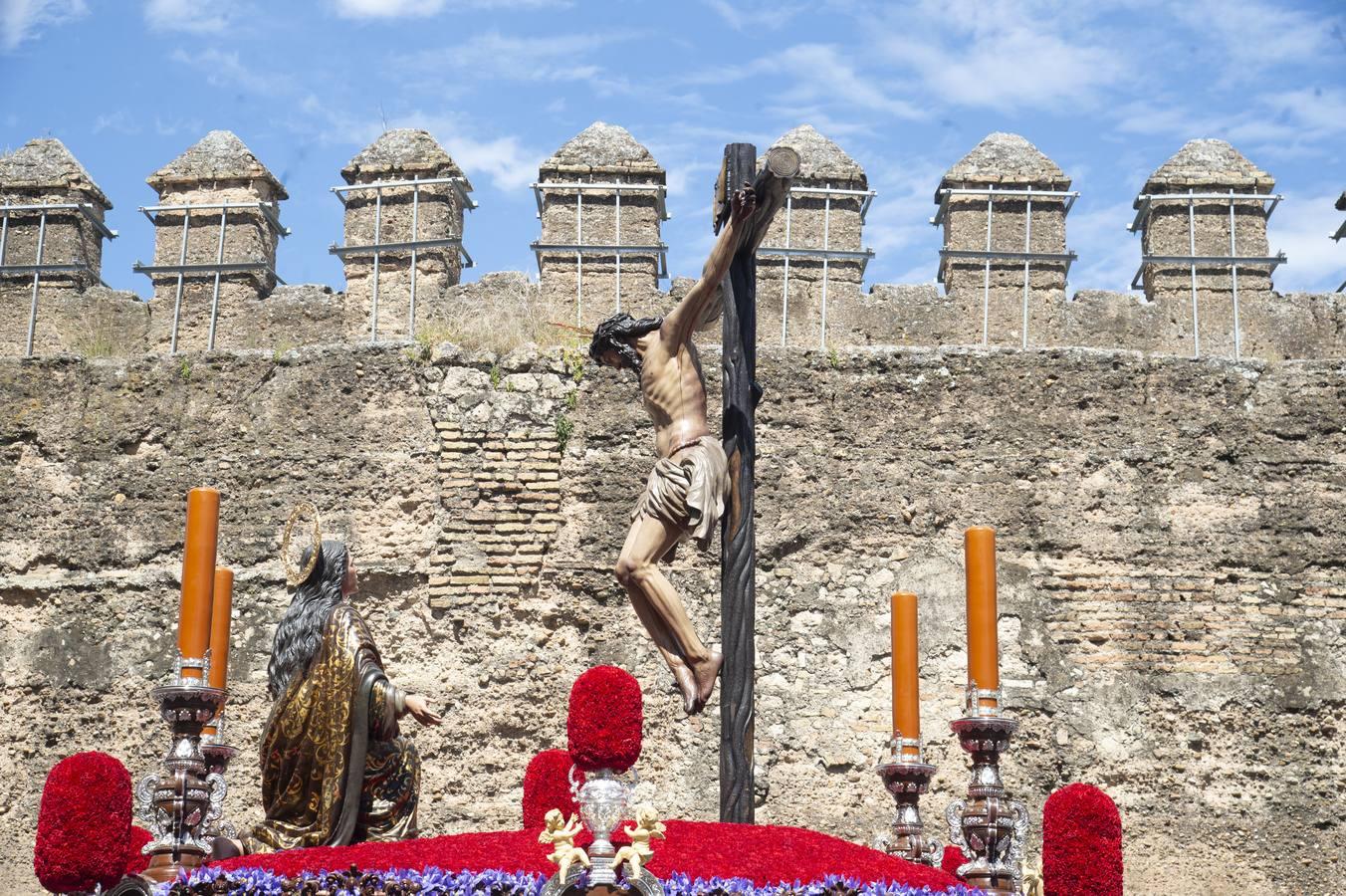 El crucificado en la Muralla de la Macarena. 