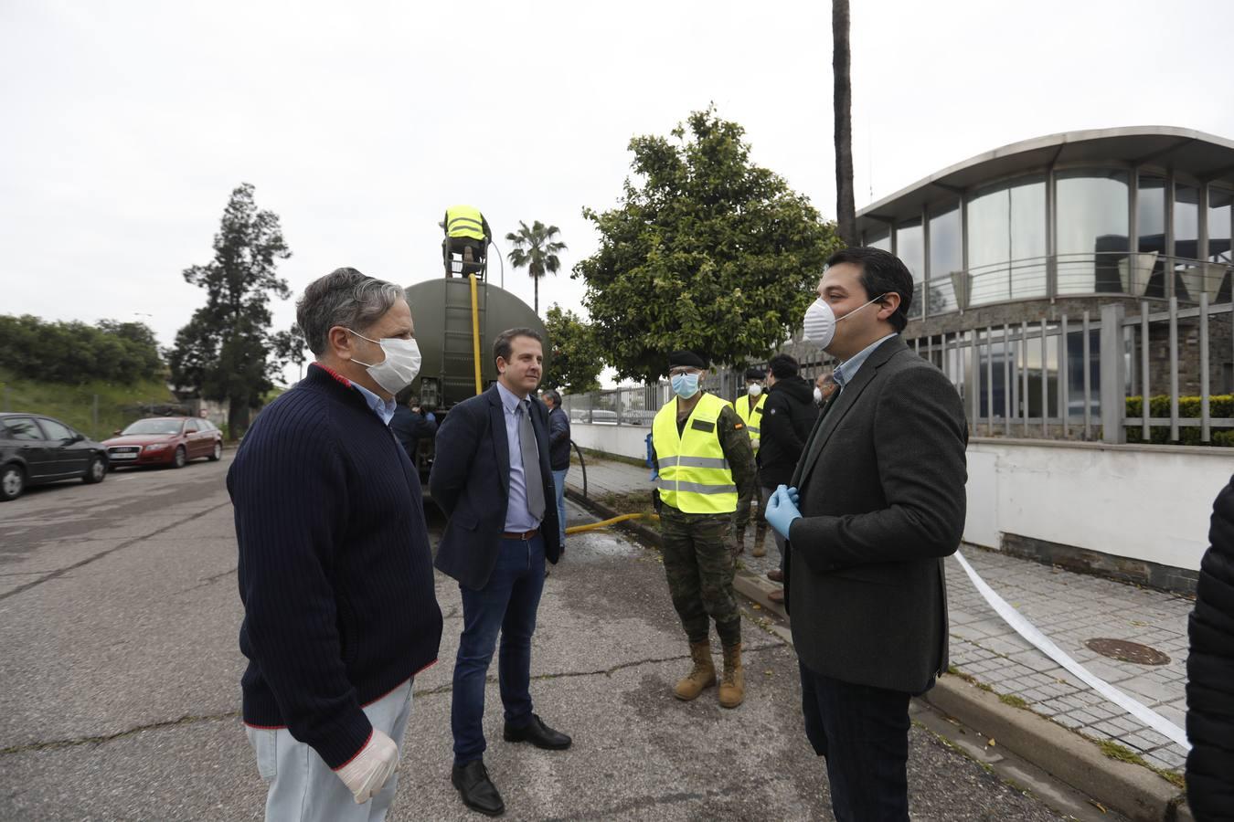 El reparto de agua potable en Córdoba, en imágenes