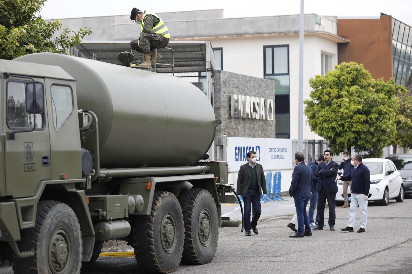 El reparto de agua potable en Córdoba, en imágenes