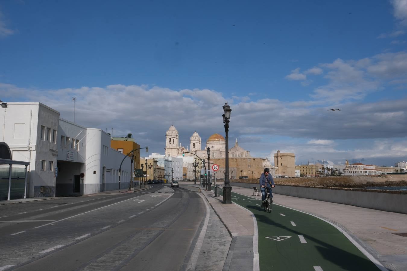 FOTOS: Coronavirus y confinamiento en Cádiz. Calles y plazas el miércoles 1 de abril 2020