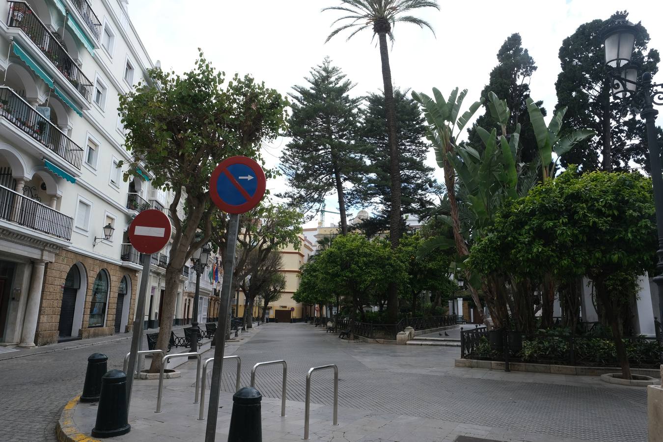 FOTOS: Coronavirus y confinamiento en Cádiz. Calles y plazas el miércoles 1 de abril 2020