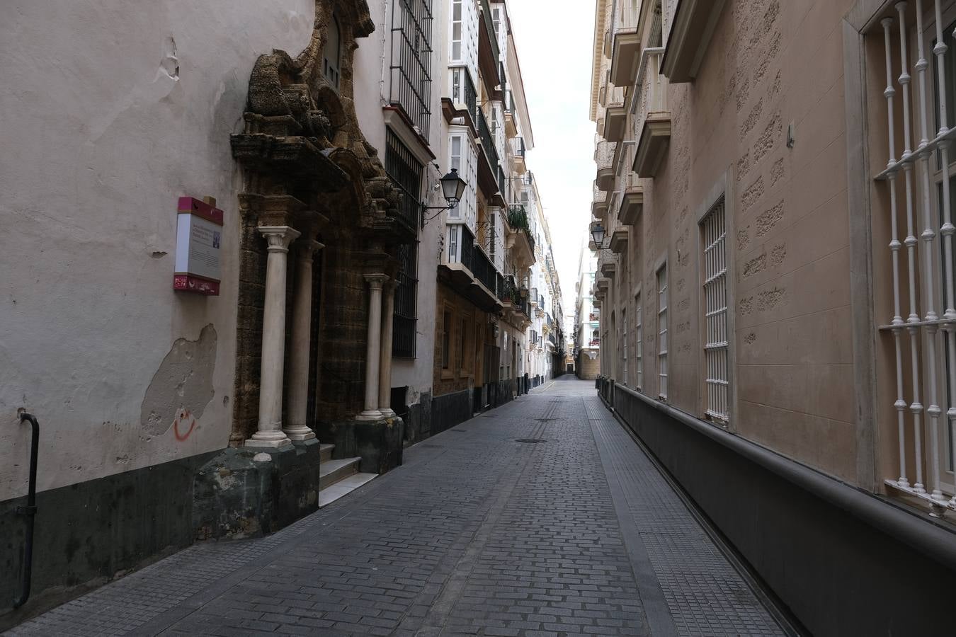 FOTOS: Coronavirus y confinamiento en Cádiz. Calles y plazas el miércoles 1 de abril 2020