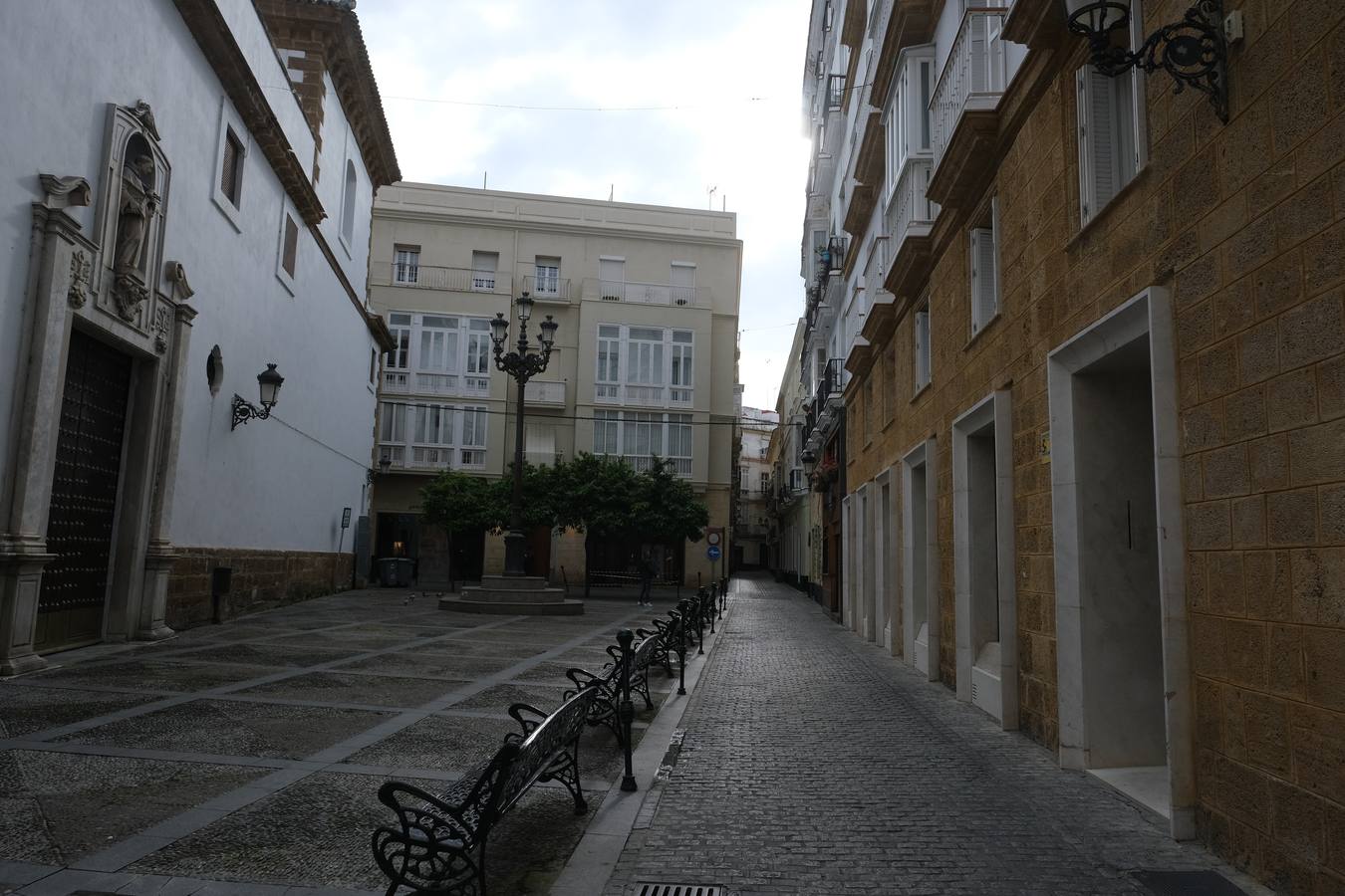 FOTOS: Coronavirus y confinamiento en Cádiz. Calles y plazas el miércoles 1 de abril 2020