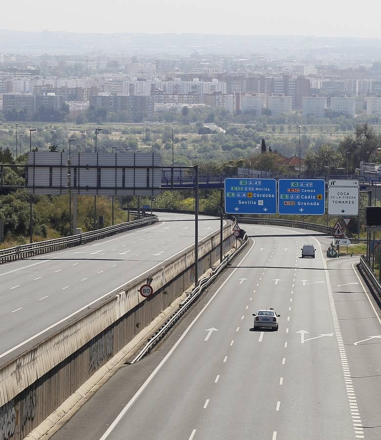 Coronavirus en Sevilla: Exhaustivos controles de tráfico para evitar desplazamientos no esenciales