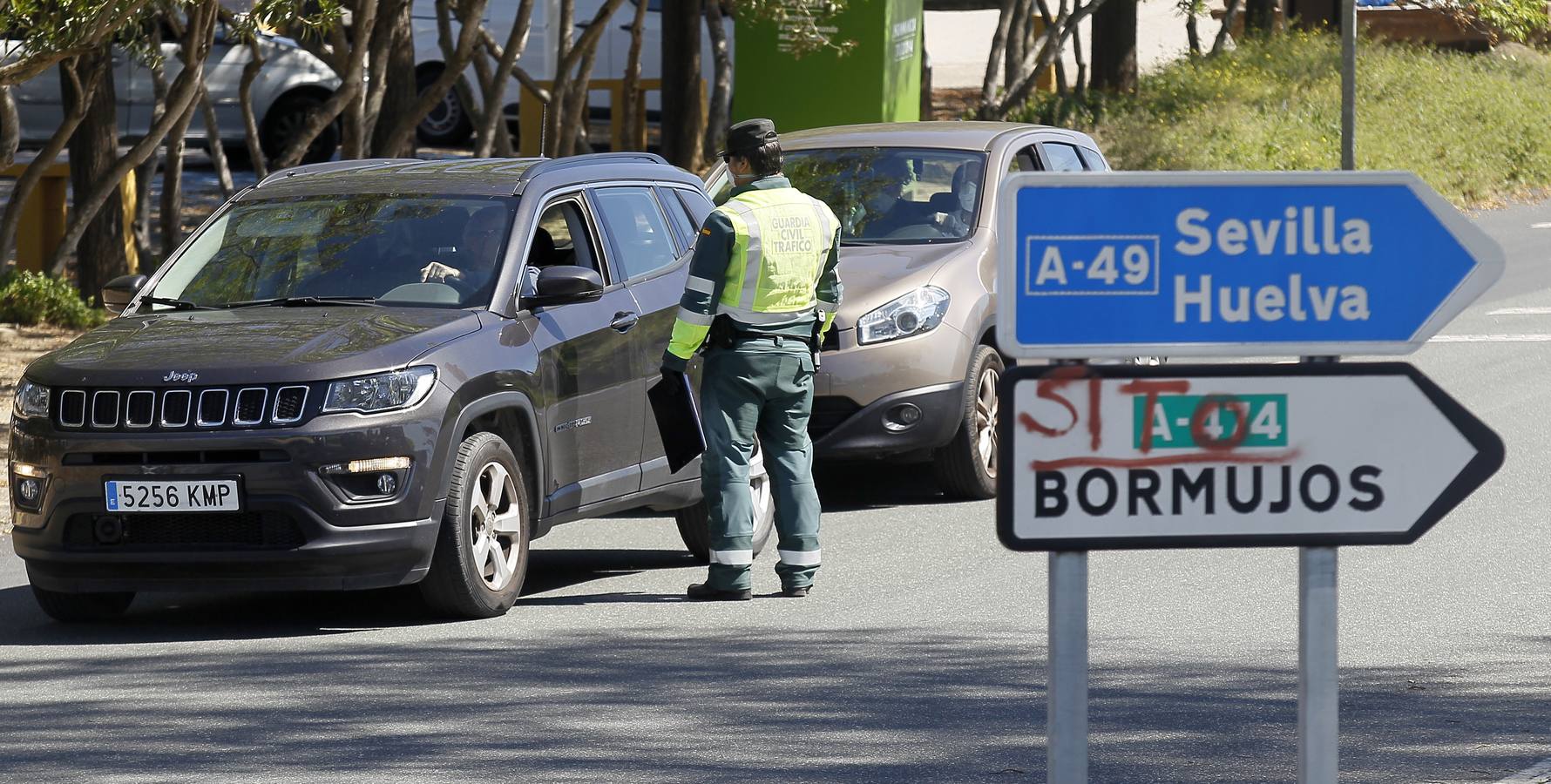 Coronavirus en Sevilla: Exhaustivos controles de tráfico para evitar desplazamientos no esenciales