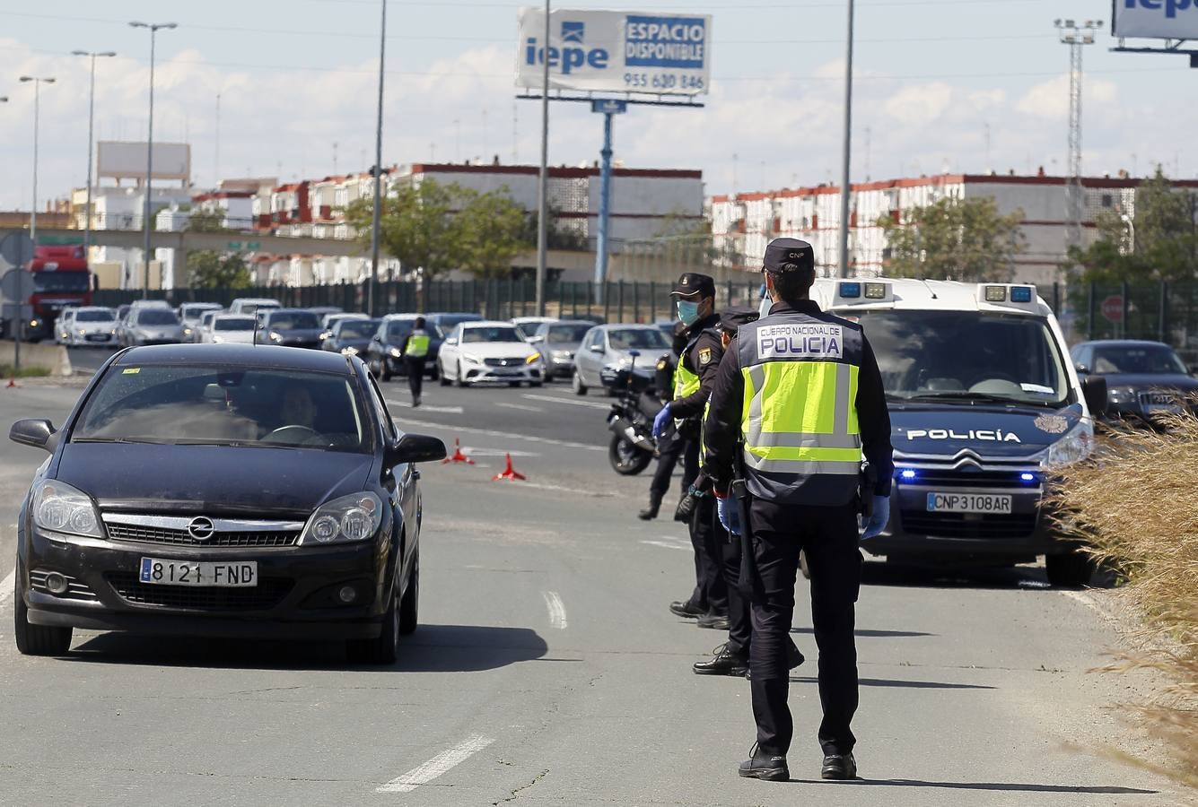 Coronavirus en Sevilla: Exhaustivos controles de tráfico para evitar desplazamientos no esenciales