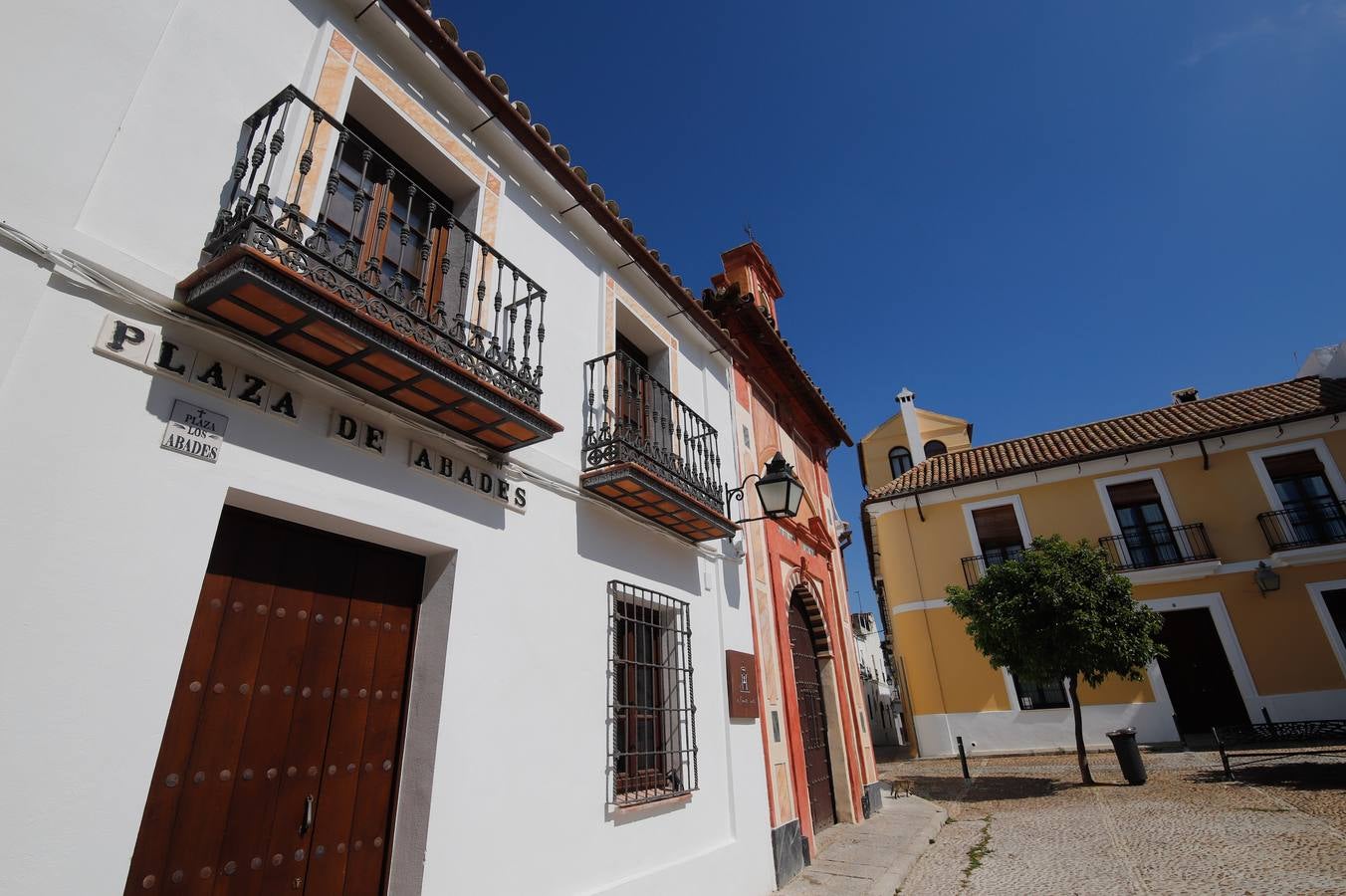 Coronavirus en Córdoba: Paseo de ausencias por las plazas