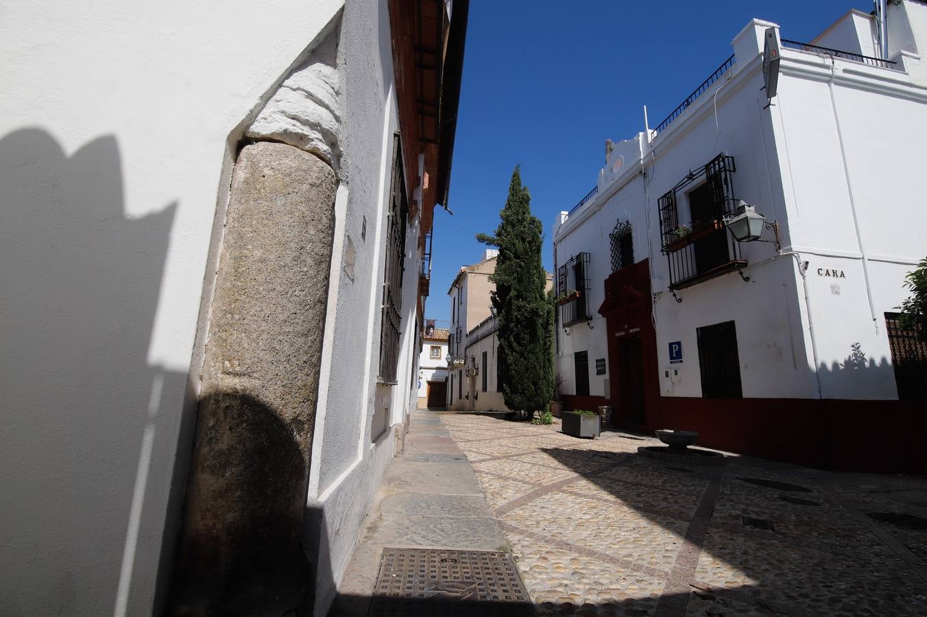 Coronavirus en Córdoba: Paseo de ausencias por las plazas